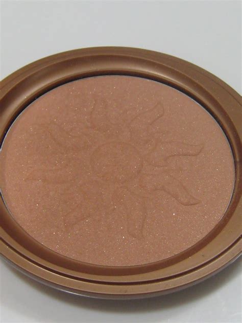 body shop bronzing powder shades.